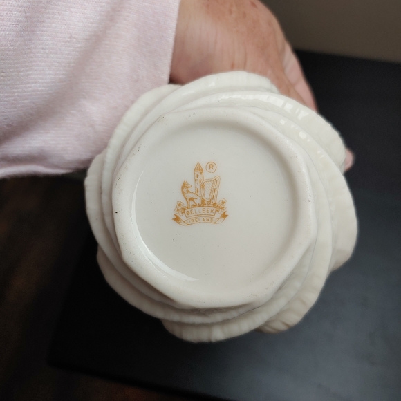 Irish Belleek Neptune Shell Vase - Picture 4 of 8